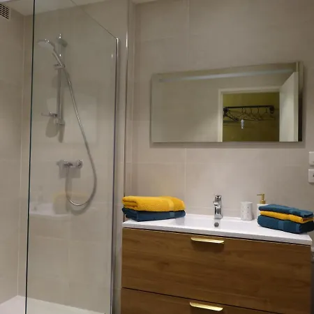 La Vie Est Belle Apartment